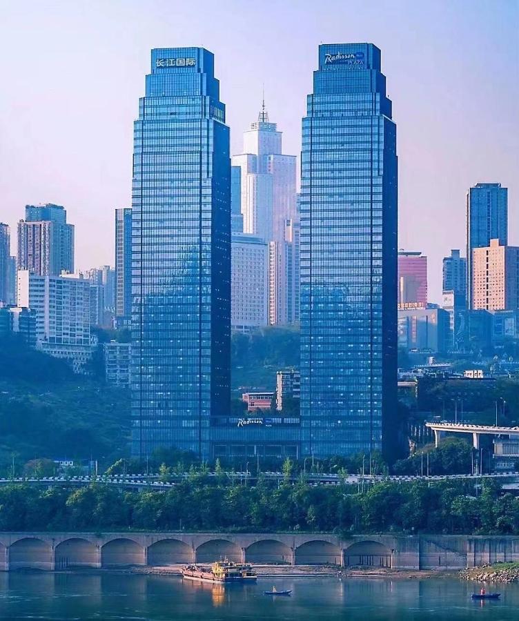 Radisson Blu Plaza Chongqing - Free 2 Bottle Of Local Beer Per Room During Stay Dış mekan fotoğraf