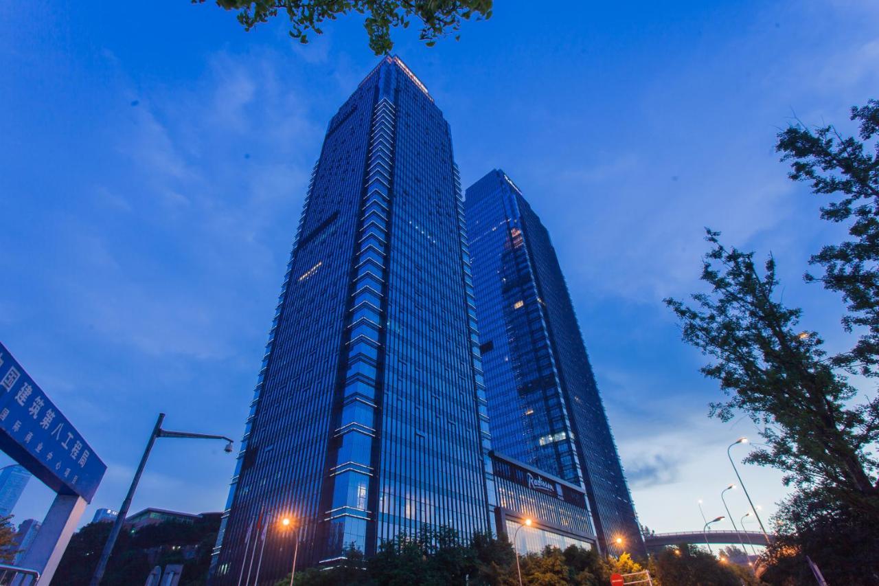 Radisson Blu Plaza Chongqing - Free 2 Bottle Of Local Beer Per Room During Stay Dış mekan fotoğraf