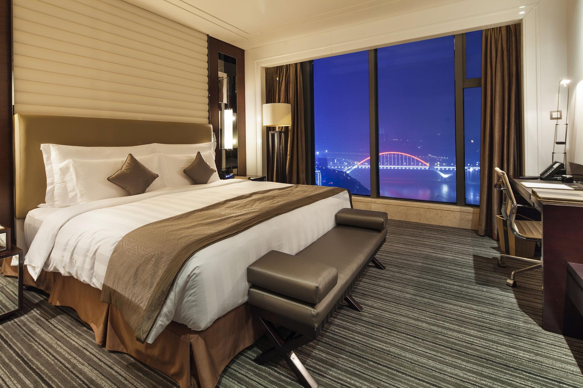 Radisson Blu Plaza Chongqing - Free 2 Bottle Of Local Beer Per Room During Stay Dış mekan fotoğraf