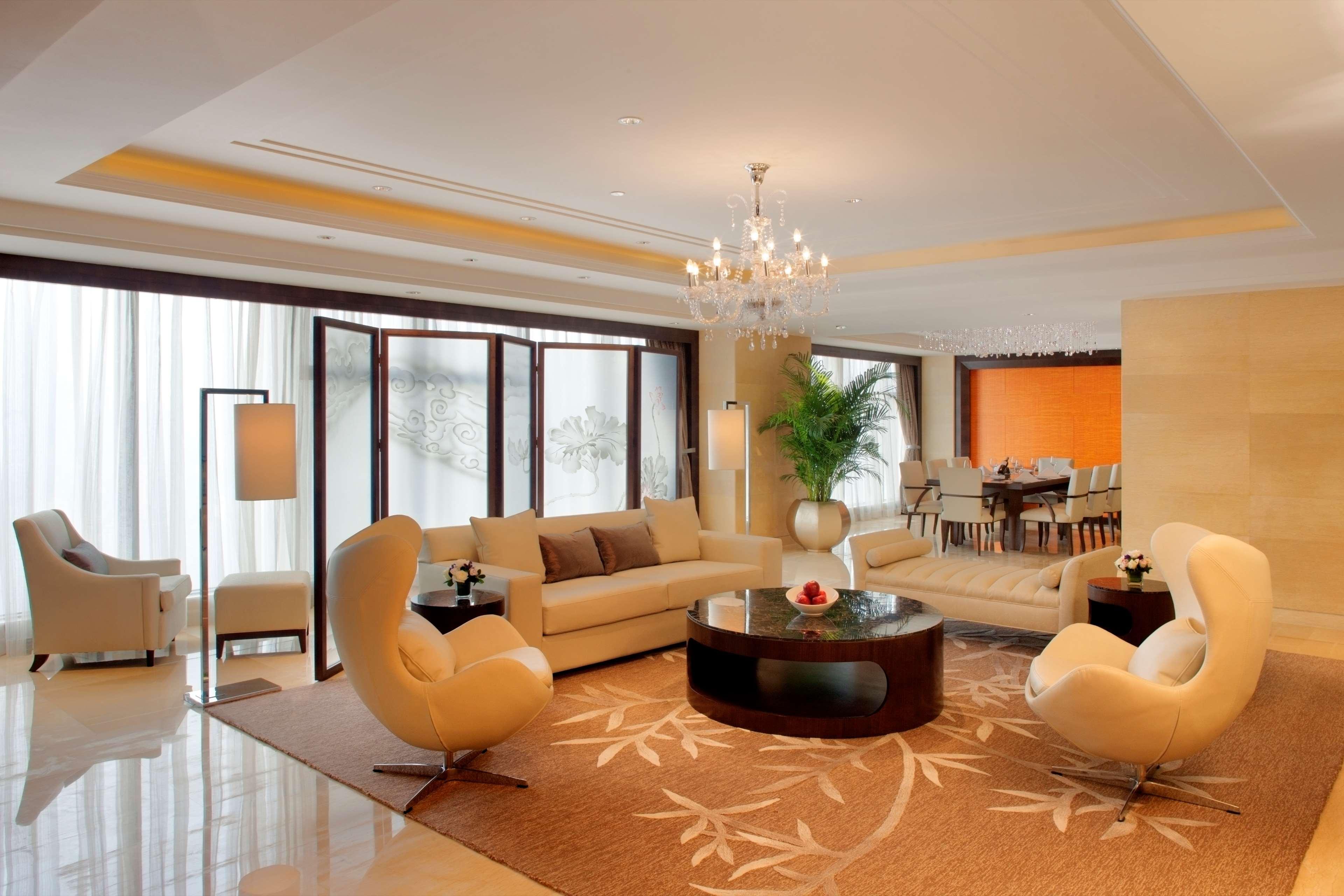 Radisson Blu Plaza Chongqing - Free 2 Bottle Of Local Beer Per Room During Stay Dış mekan fotoğraf