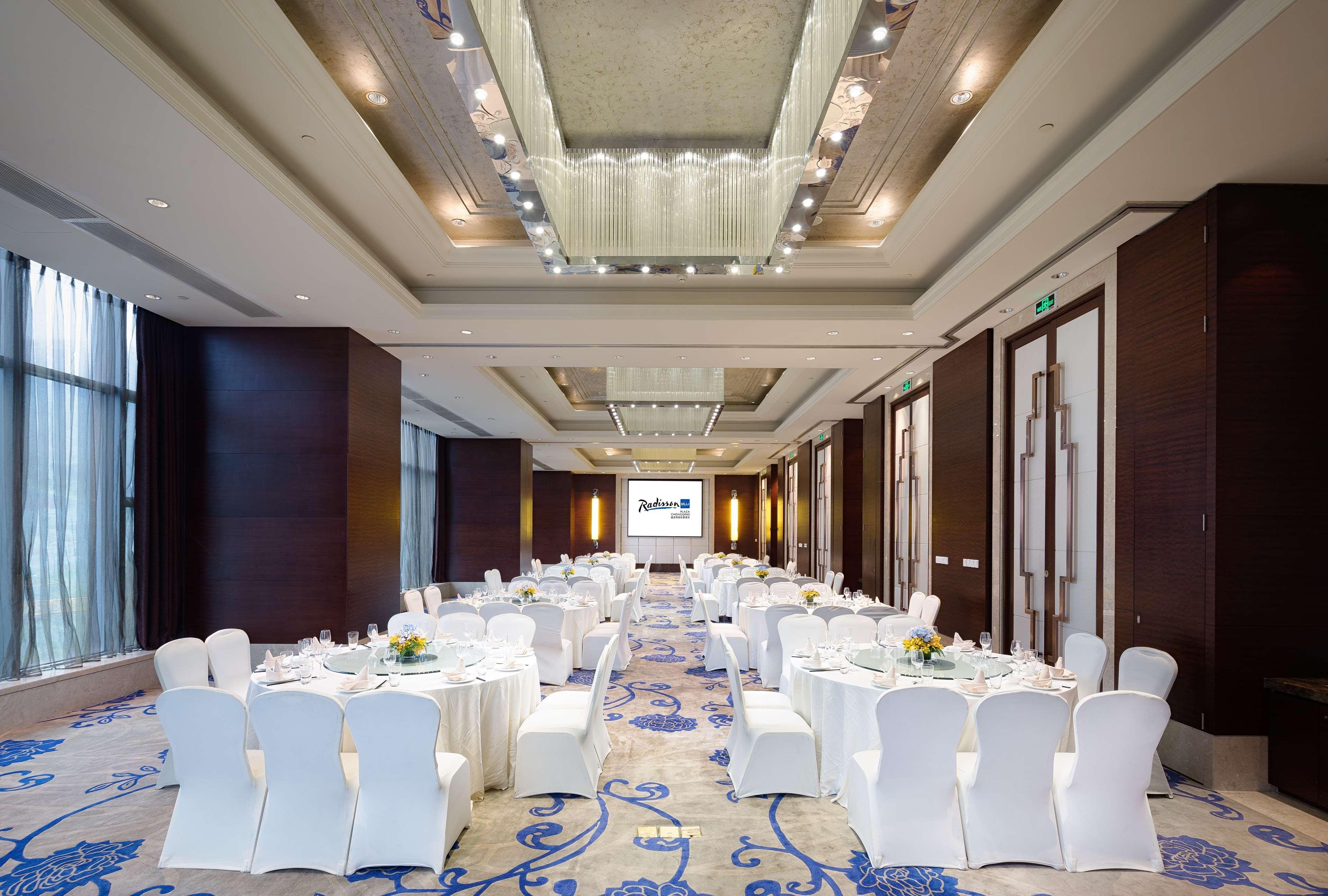 Radisson Blu Plaza Chongqing - Free 2 Bottle Of Local Beer Per Room During Stay Dış mekan fotoğraf