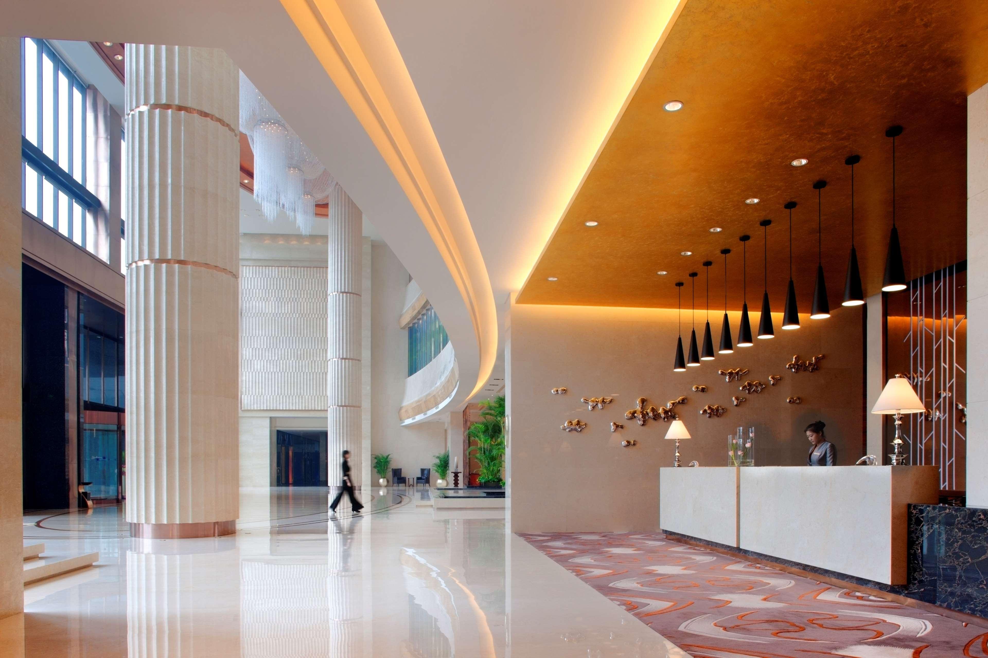 Radisson Blu Plaza Chongqing - Free 2 Bottle Of Local Beer Per Room During Stay İç mekan fotoğraf