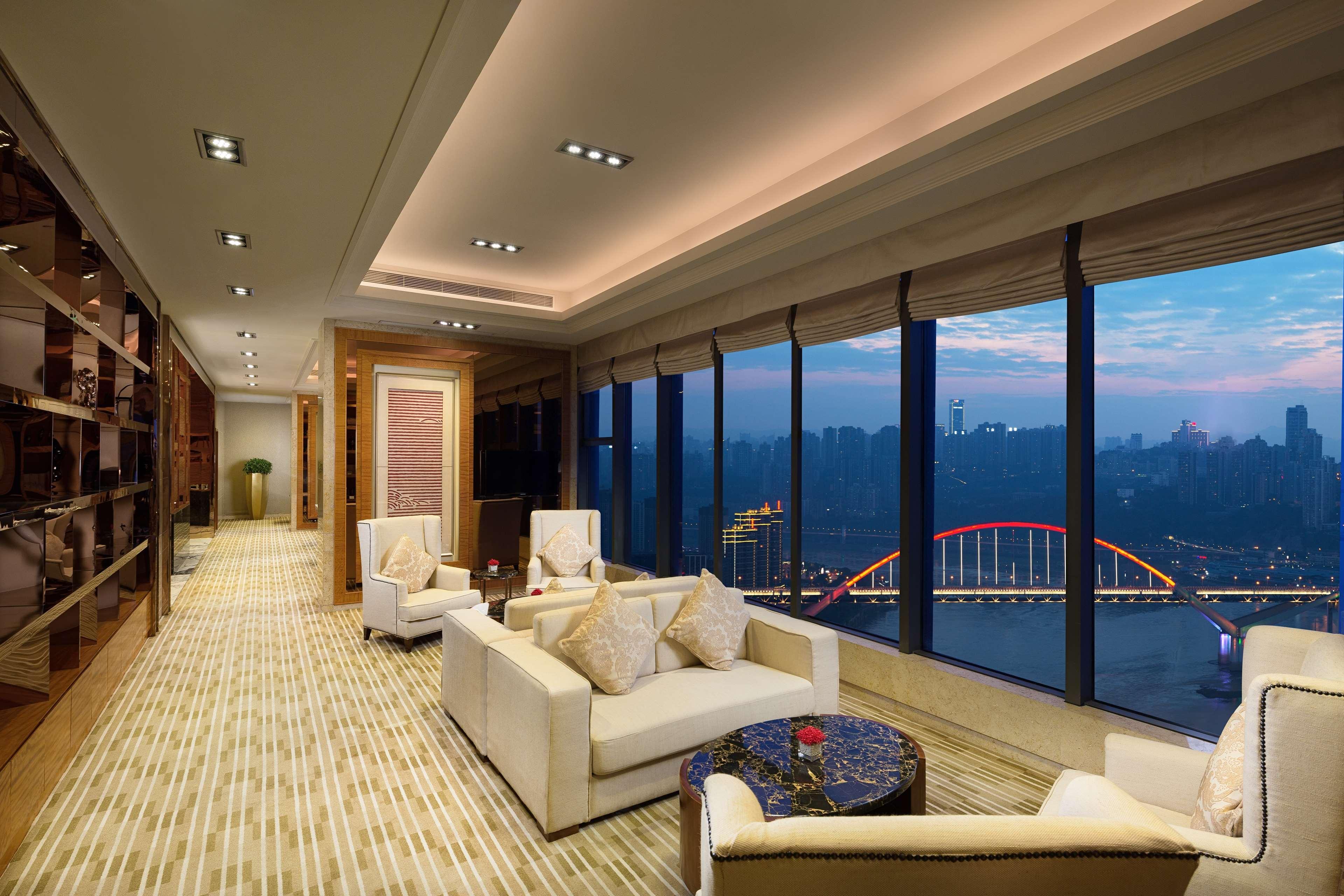 Radisson Blu Plaza Chongqing - Free 2 Bottle Of Local Beer Per Room During Stay Dış mekan fotoğraf