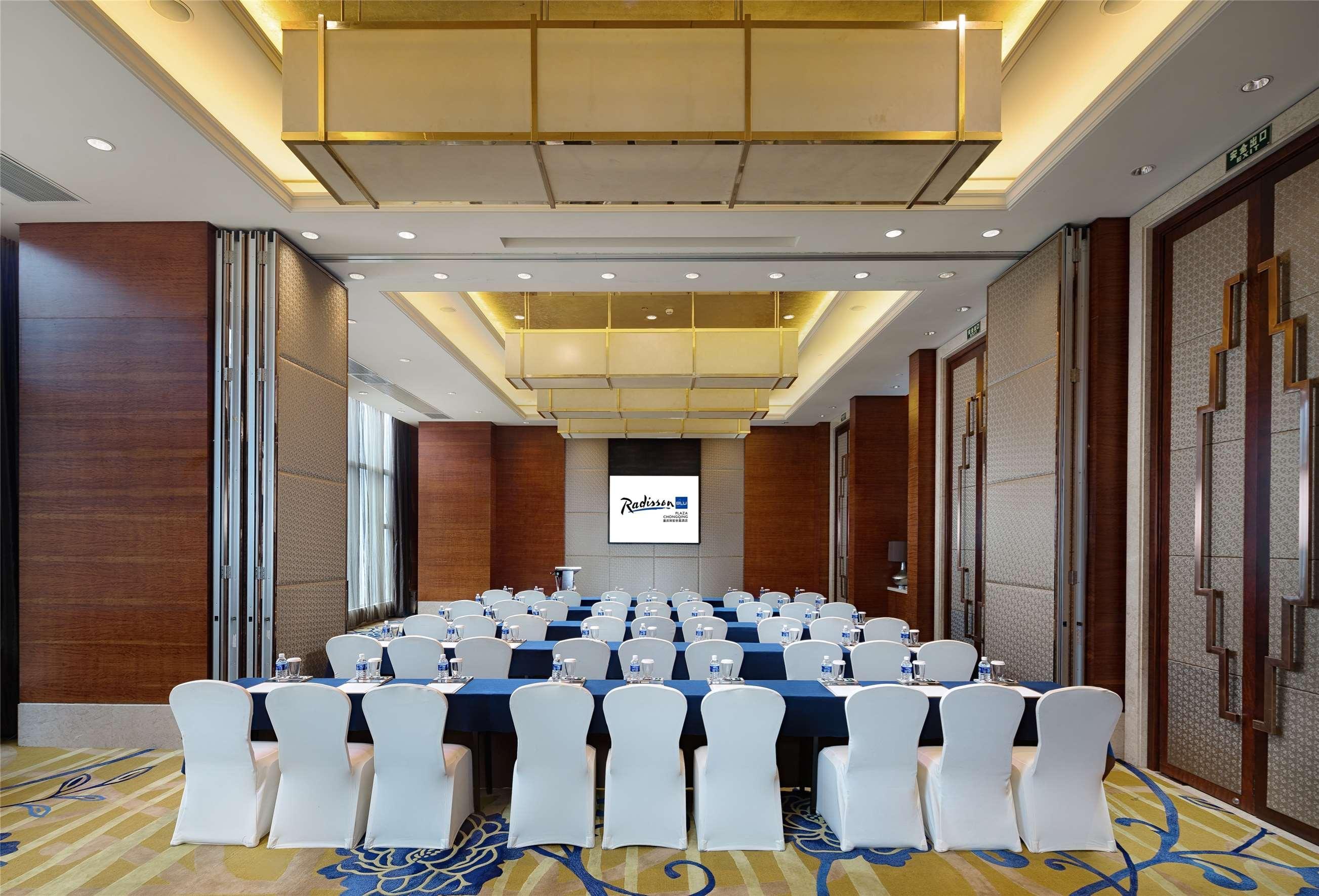 Radisson Blu Plaza Chongqing - Free 2 Bottle Of Local Beer Per Room During Stay Dış mekan fotoğraf