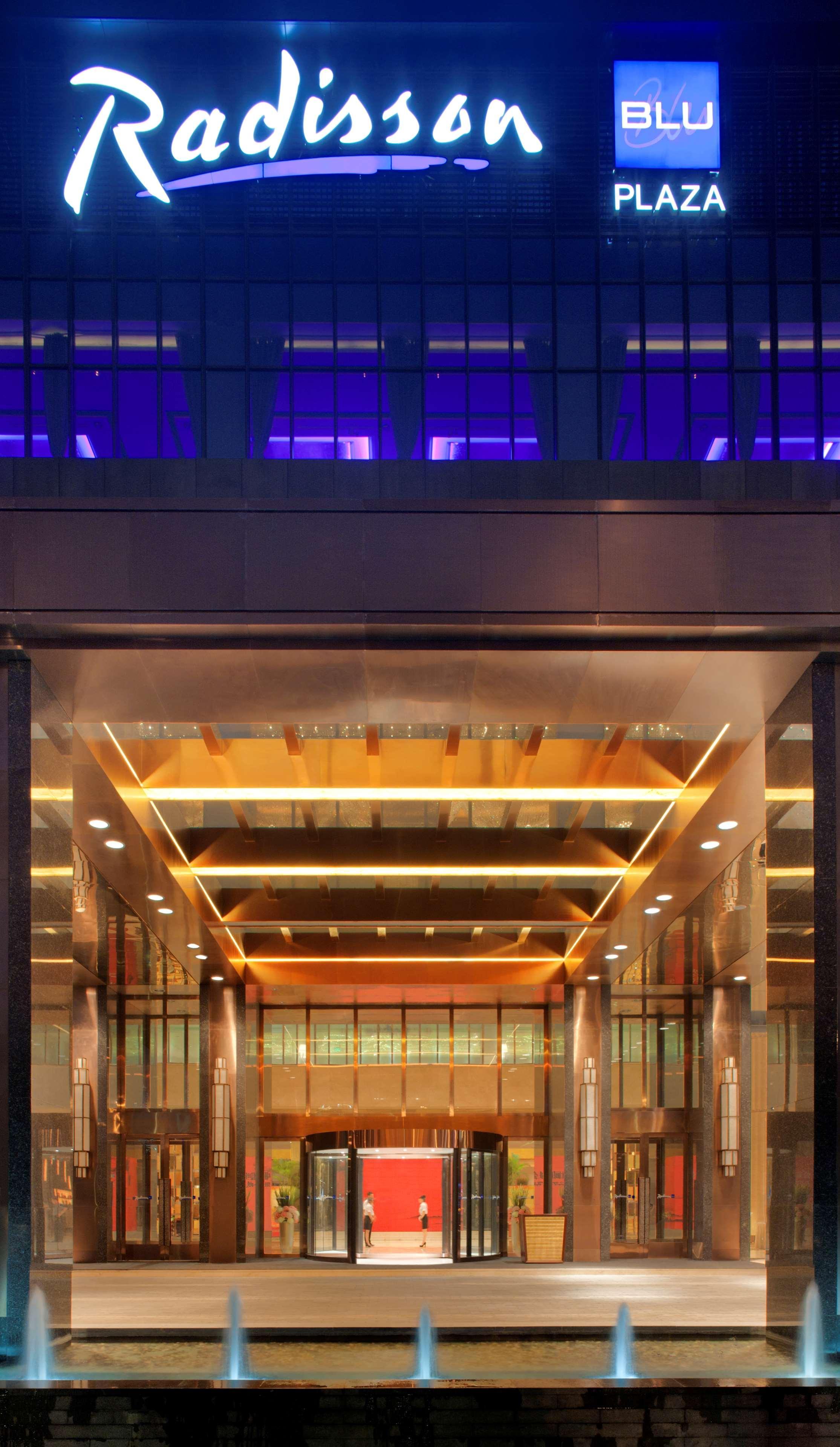 Radisson Blu Plaza Chongqing - Free 2 Bottle Of Local Beer Per Room During Stay Dış mekan fotoğraf