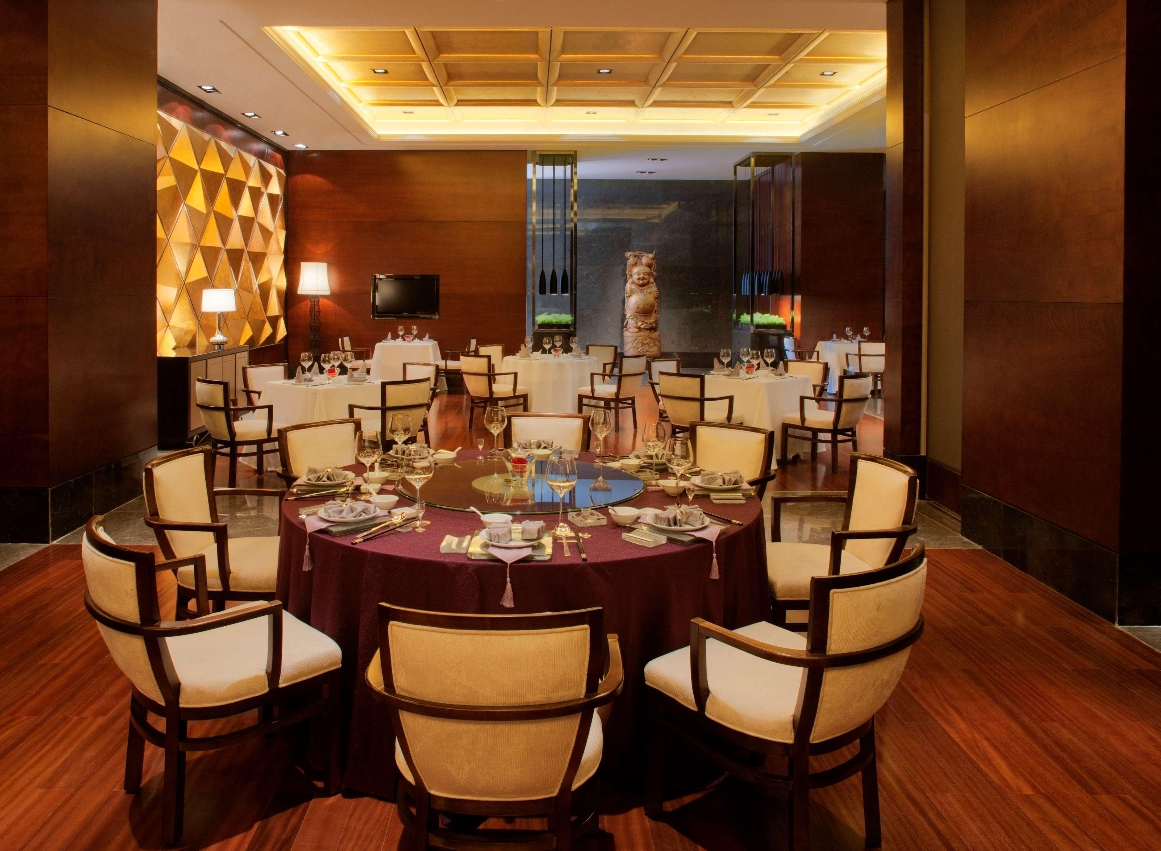Radisson Blu Plaza Chongqing - Free 2 Bottle Of Local Beer Per Room During Stay Dış mekan fotoğraf