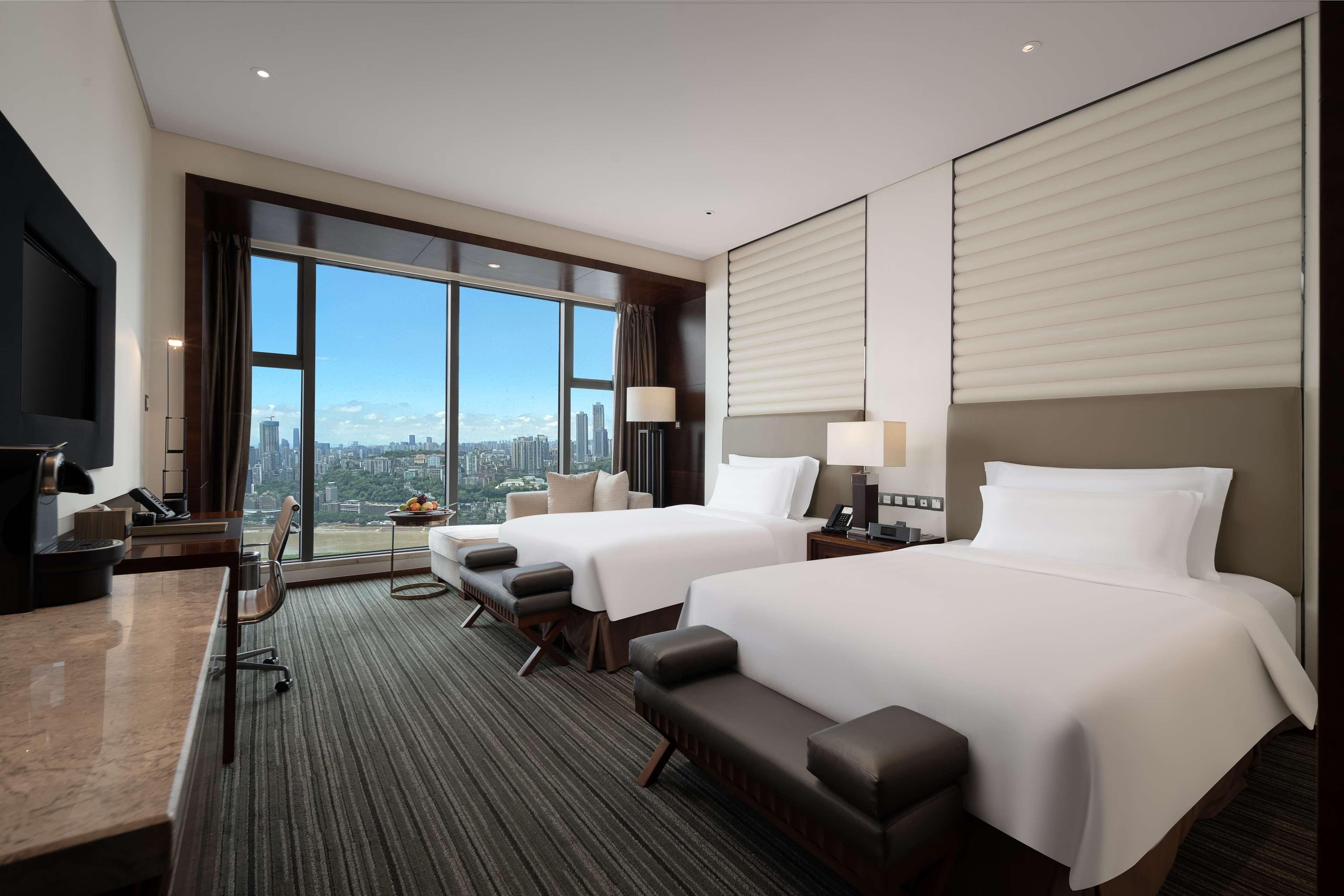 Radisson Blu Plaza Chongqing - Free 2 Bottle Of Local Beer Per Room During Stay Dış mekan fotoğraf