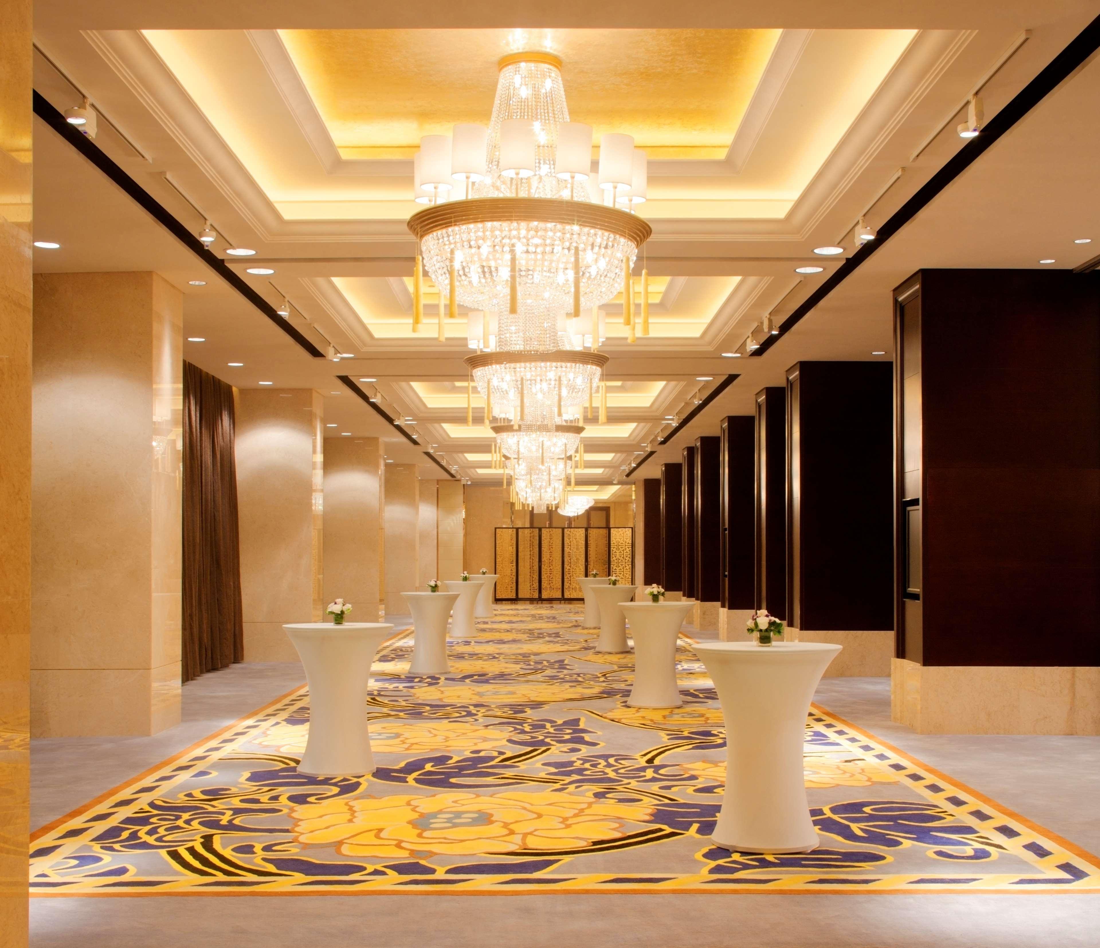 Radisson Blu Plaza Chongqing - Free 2 Bottle Of Local Beer Per Room During Stay Dış mekan fotoğraf