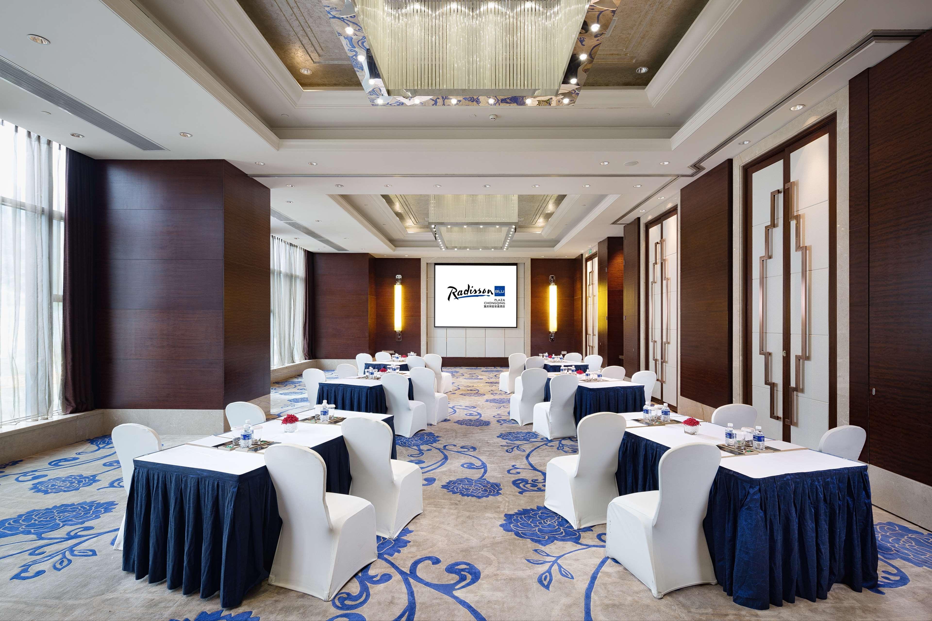 Radisson Blu Plaza Chongqing - Free 2 Bottle Of Local Beer Per Room During Stay Dış mekan fotoğraf