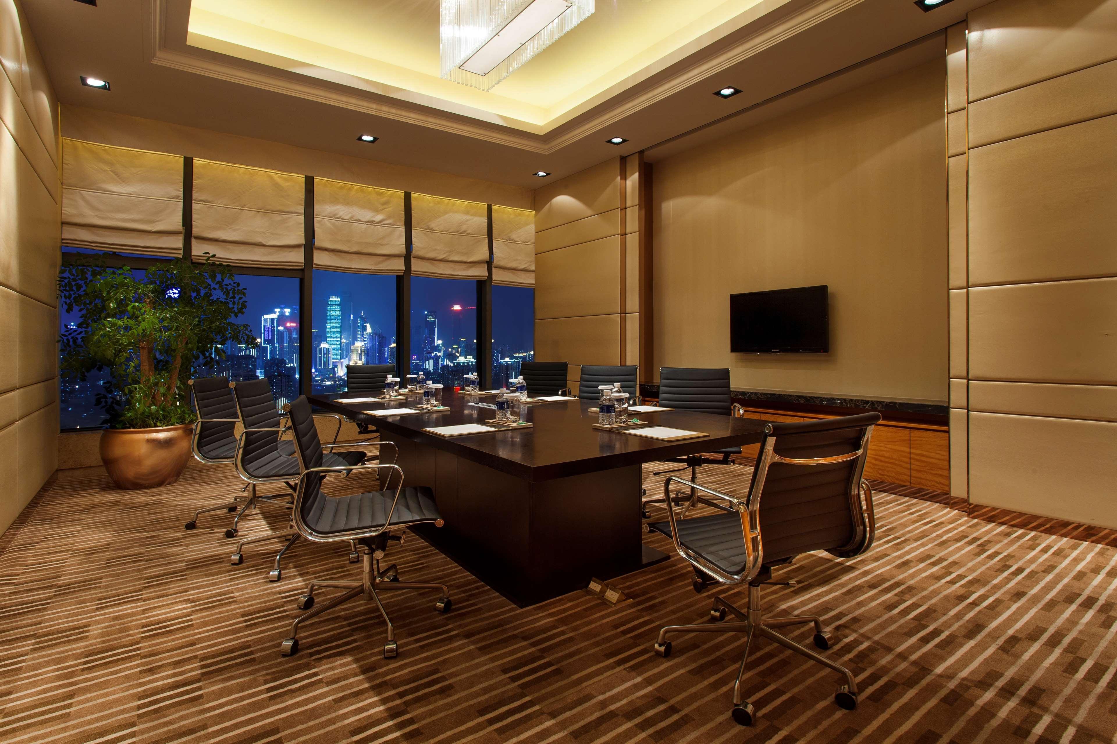 Radisson Blu Plaza Chongqing - Free 2 Bottle Of Local Beer Per Room During Stay Dış mekan fotoğraf