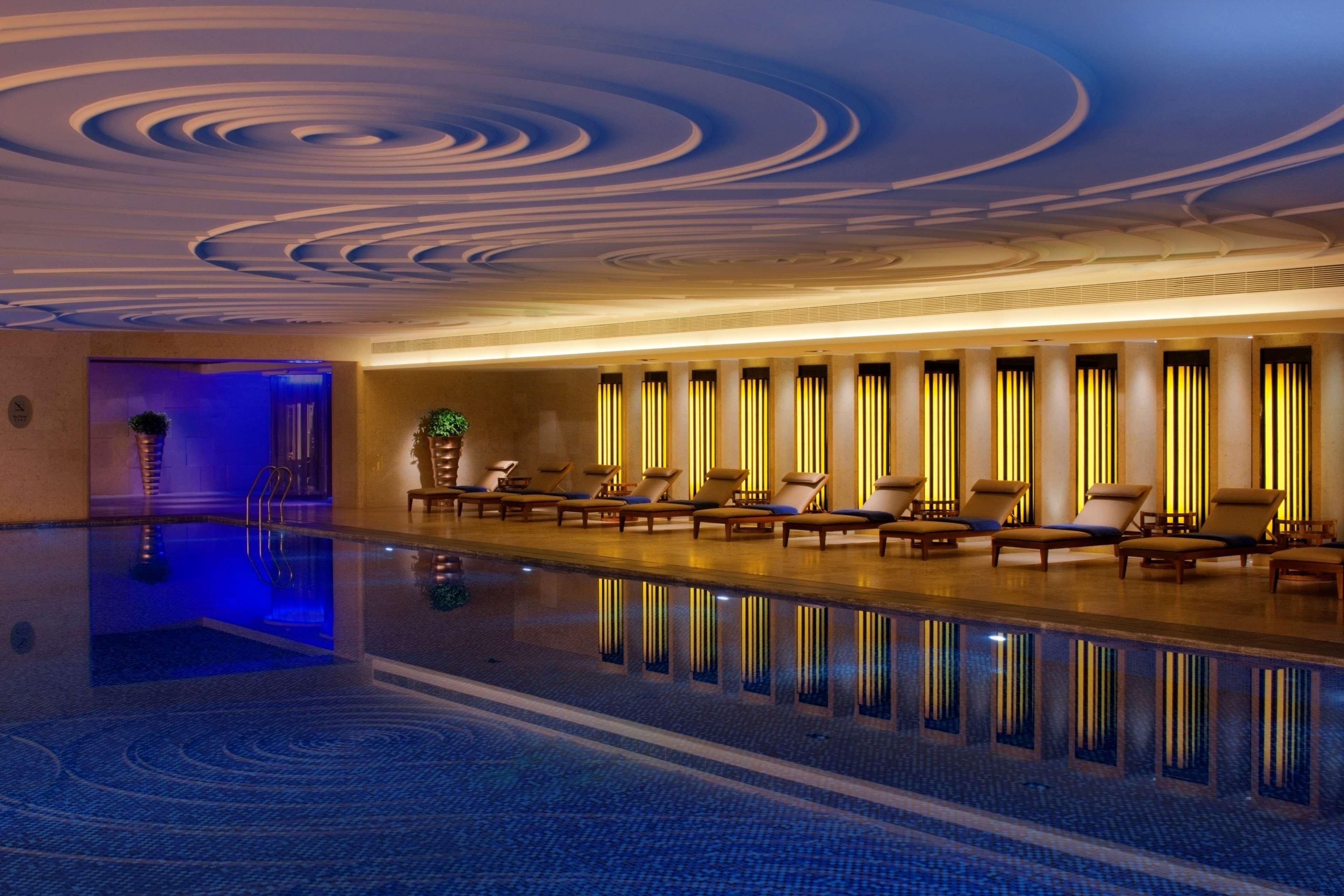 Radisson Blu Plaza Chongqing - Free 2 Bottle Of Local Beer Per Room During Stay Dış mekan fotoğraf