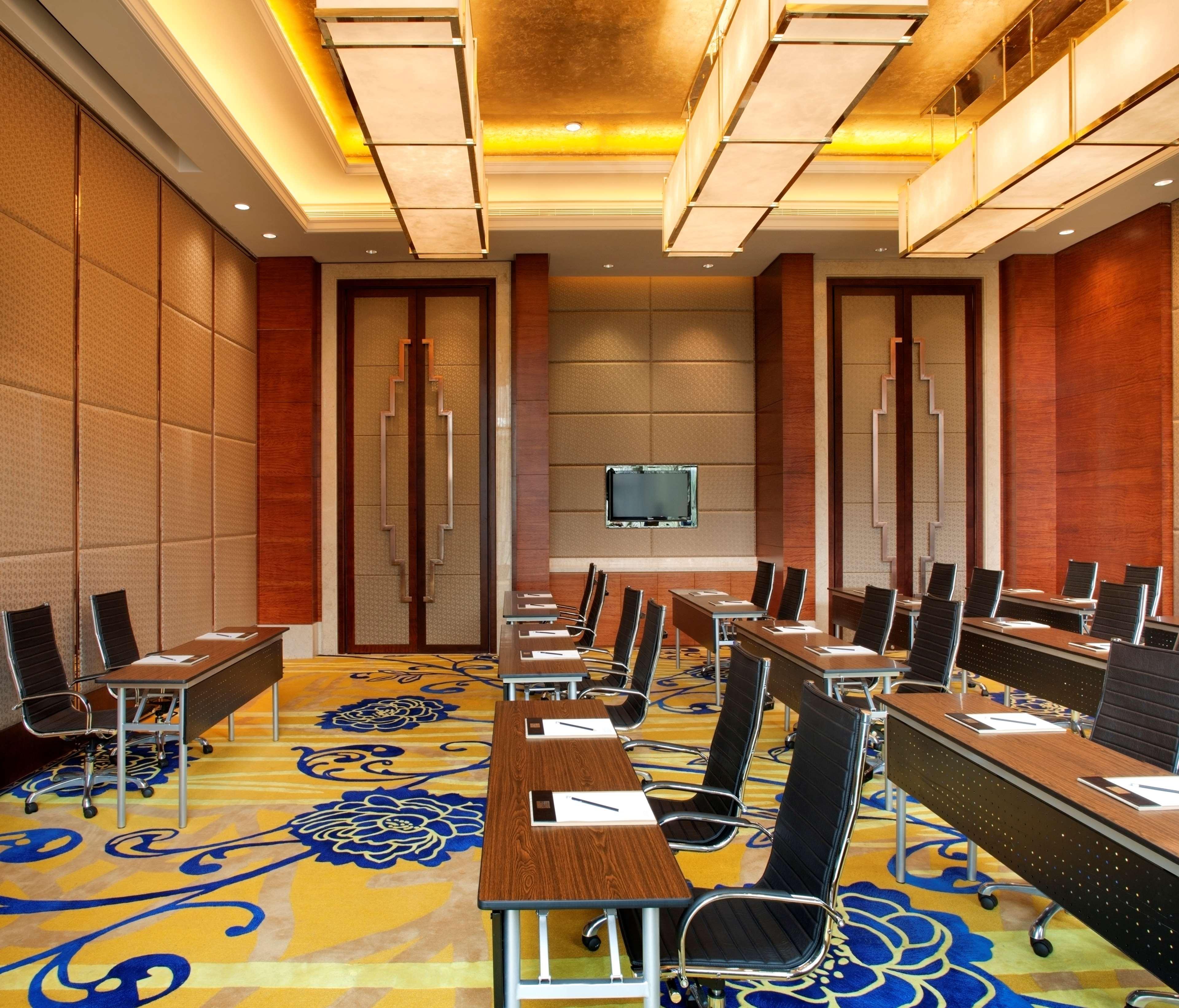Radisson Blu Plaza Chongqing - Free 2 Bottle Of Local Beer Per Room During Stay Dış mekan fotoğraf