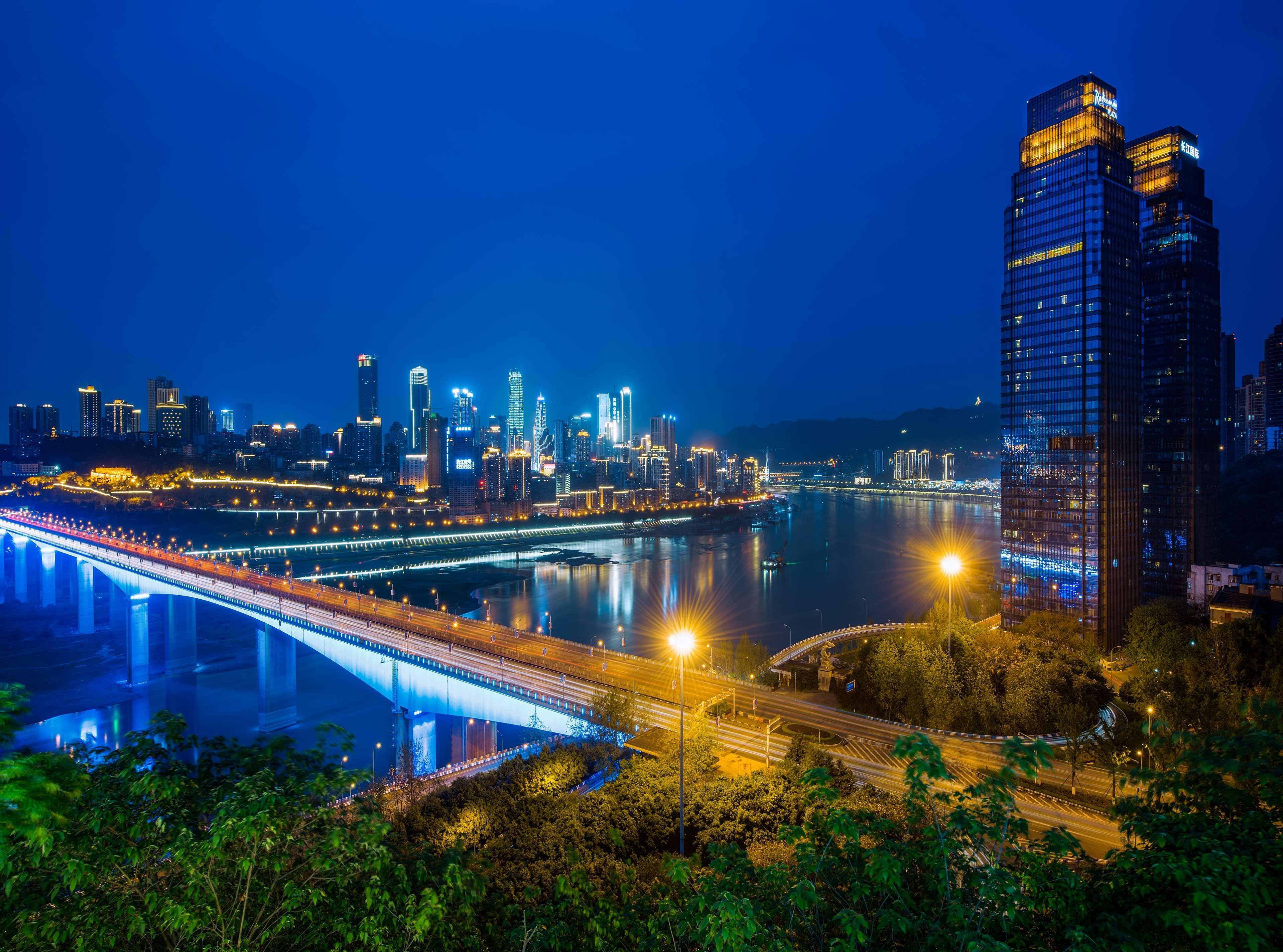Radisson Blu Plaza Chongqing - Free 2 Bottle Of Local Beer Per Room During Stay Dış mekan fotoğraf