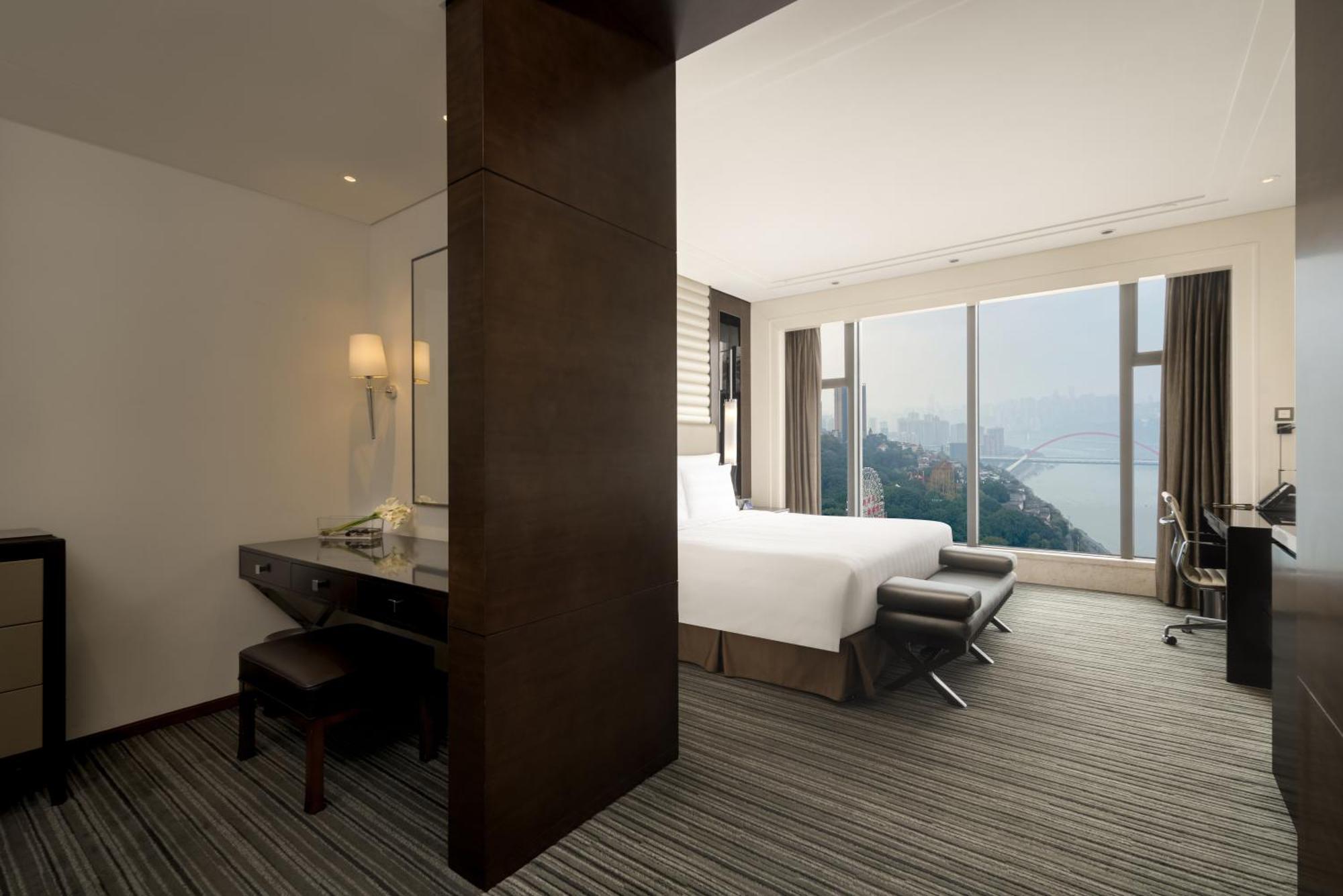 Radisson Blu Plaza Chongqing - Free 2 Bottle Of Local Beer Per Room During Stay Dış mekan fotoğraf