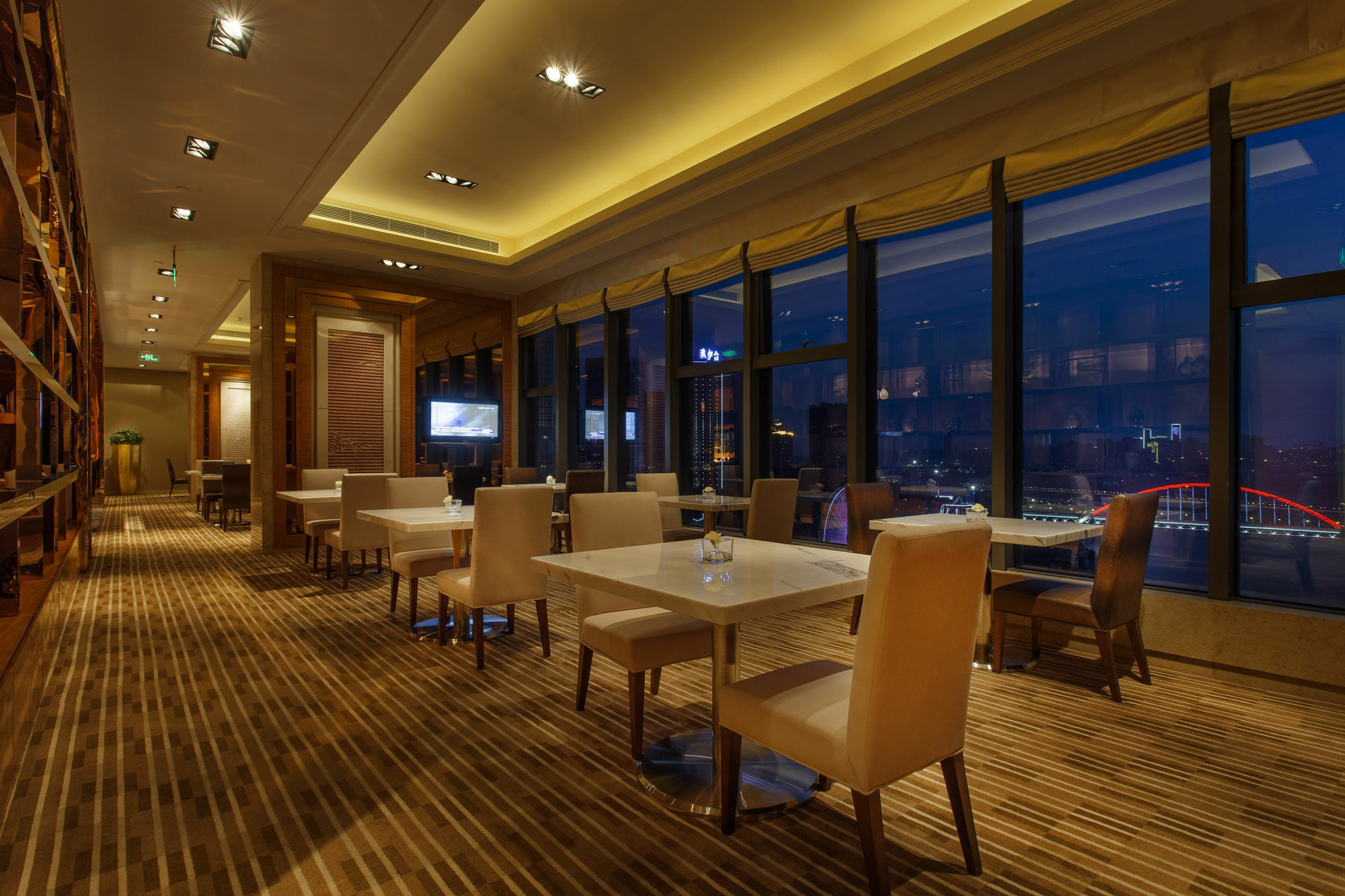Radisson Blu Plaza Chongqing - Free 2 Bottle Of Local Beer Per Room During Stay Dış mekan fotoğraf